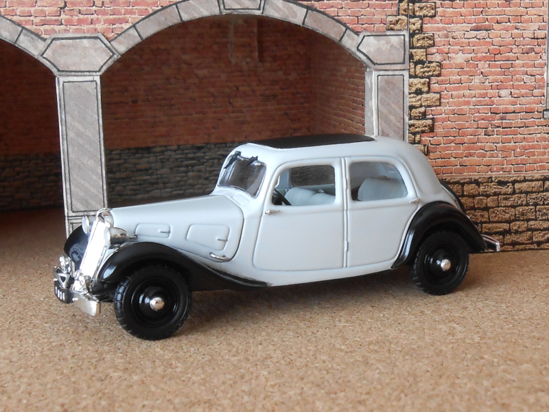 1934 Citroën Traction 7a Universal Hobbies 01 png Albums des