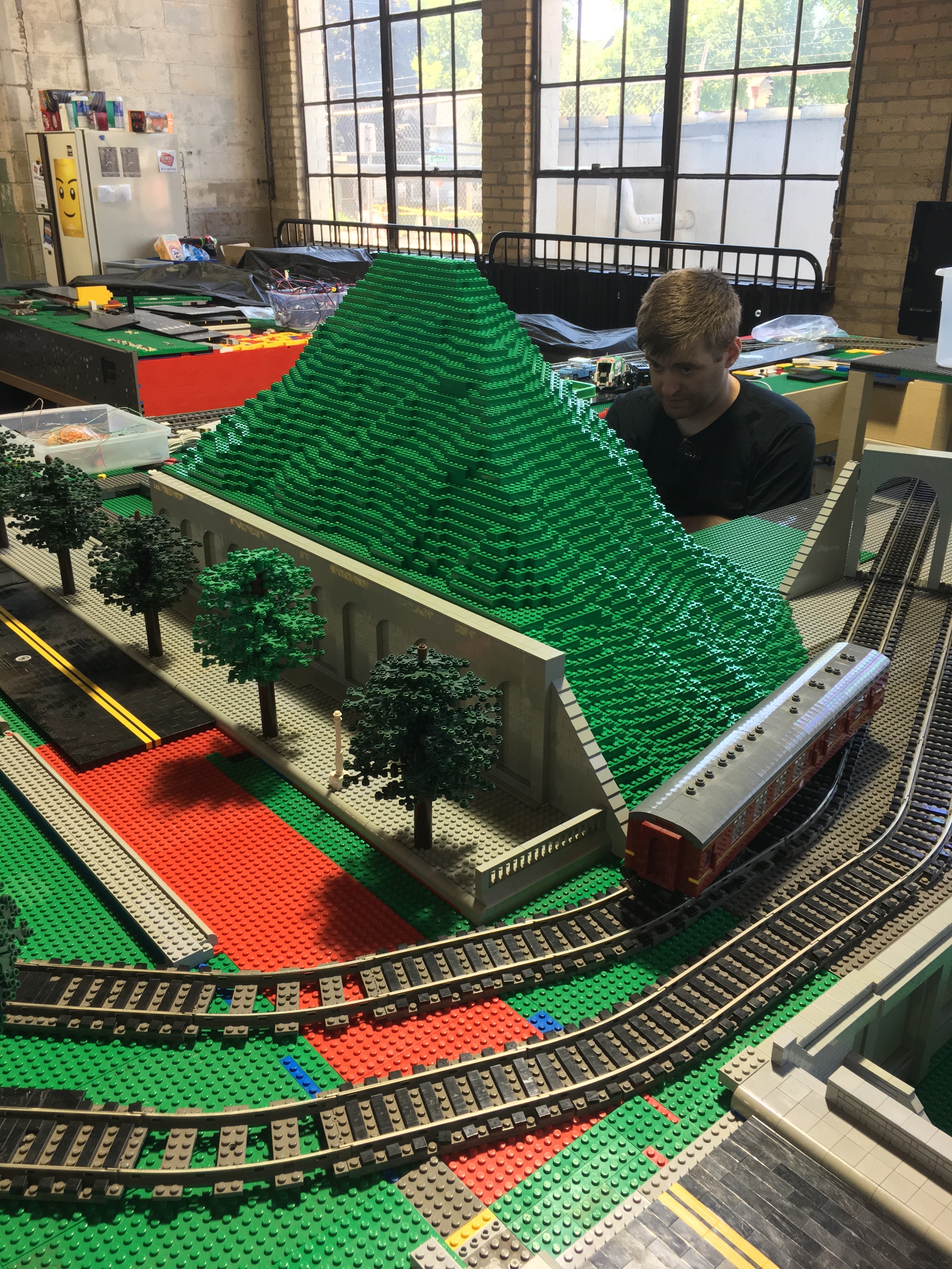 Lego mils train online track