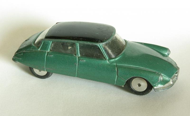 Citroën DS 19 - CORGI TOYS Large.dsvertecorgi2.jpg.f48bd8e533e8bf17d23660e0566fbaea