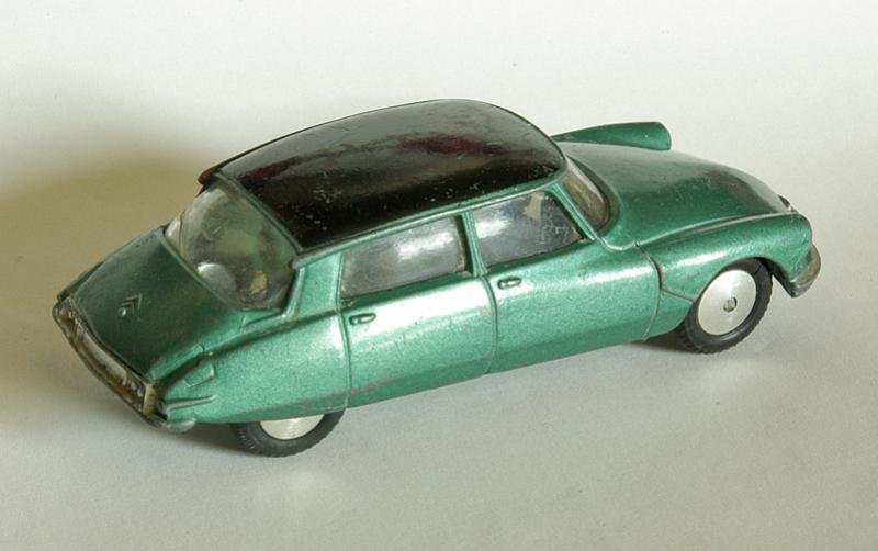 Citroën DS 19 - CORGI TOYS Large.dsvertecorgi3.jpg.53bea7609f5b351f8236fd257d29cb3f