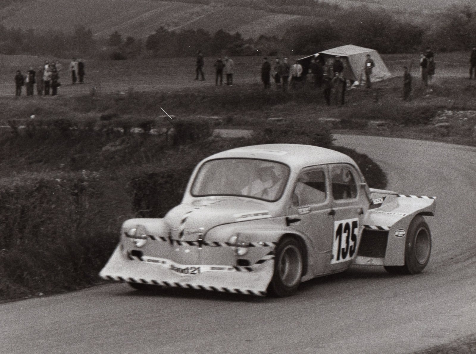 RENAULT 4CV proto base HELLER 80762 - Page 2 Large.JEANTEAU-TONNERRE-72-001.jpg.c45ca50d34be60c328a33a1c66be976f