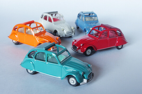 Toutes les mini-Citroën que j'aime - Page 10 Small.citroen2cv5dinky.JPG.3a696aa7f0236299aee41bcc1115918f